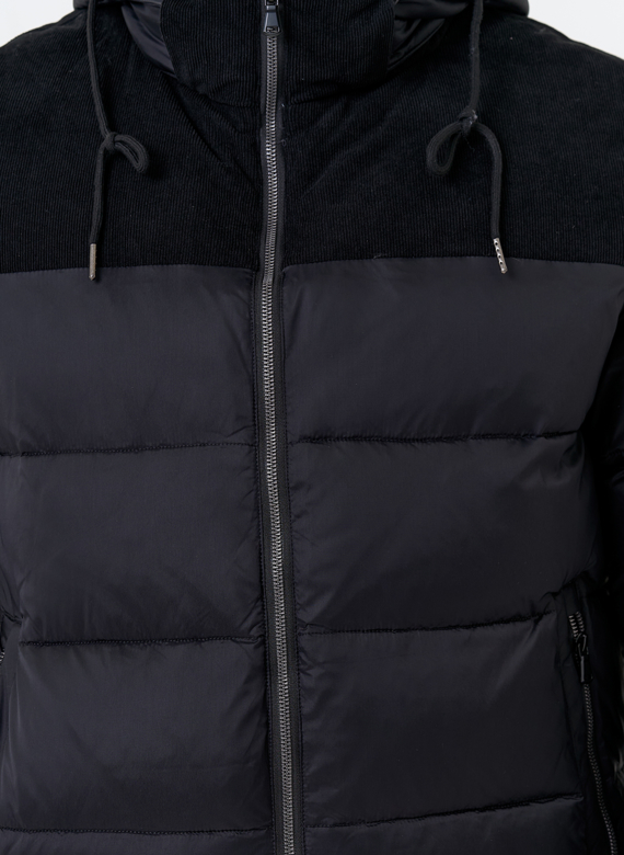 Мужской пуховик с отделкой из вельвета