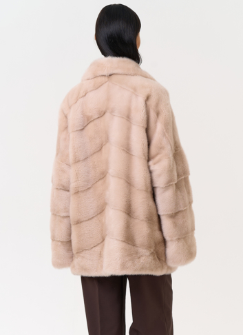 Укороченная шуба из меха норки с английским воротником