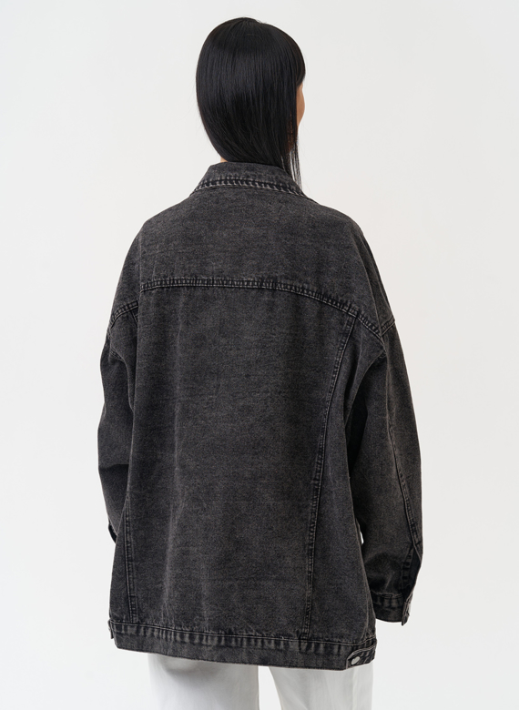 Женская джинсовая куртка серого цвета