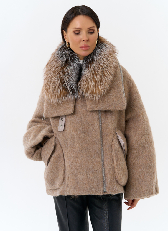 Женский пуховик с отделкой из меха блюфрост