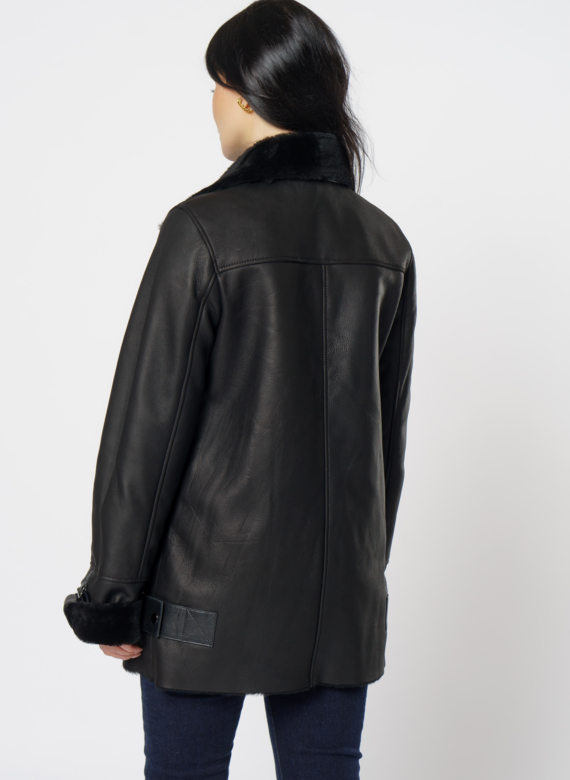 Удлиненная дубленка из овчины черного цвета