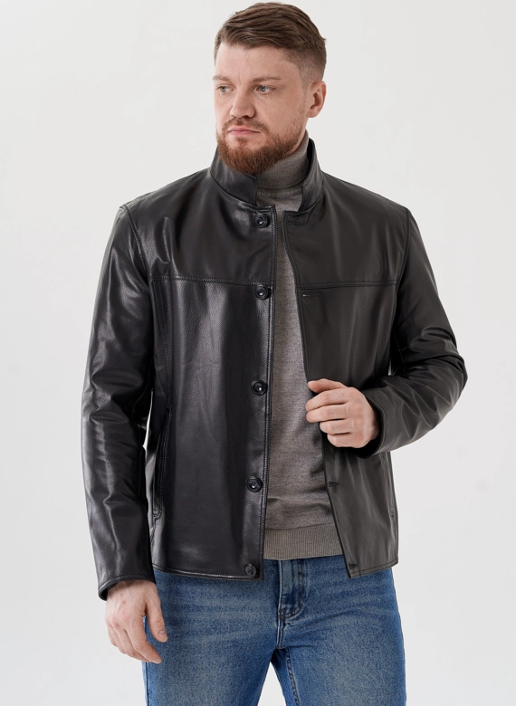 Мужская кожаная куртка черного цвета  фото