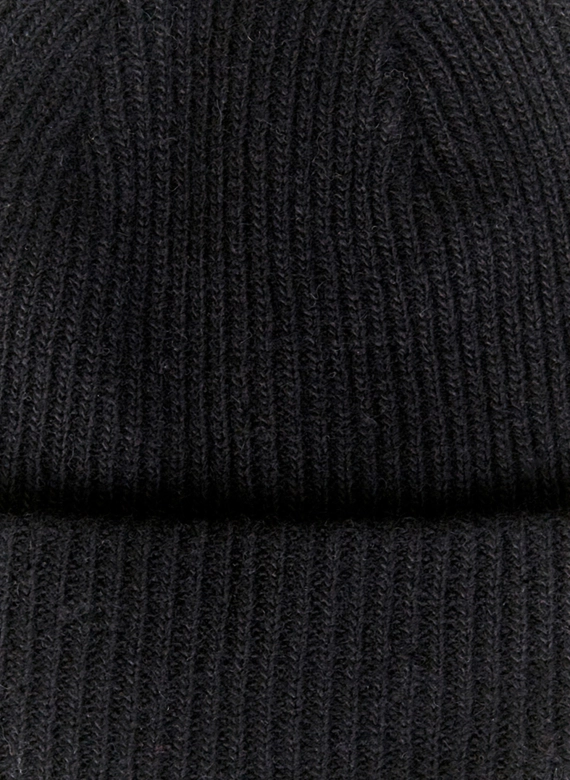 Шапка мужская черного цвета