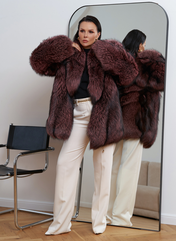 Шуба из меха чернобурки розового цвета