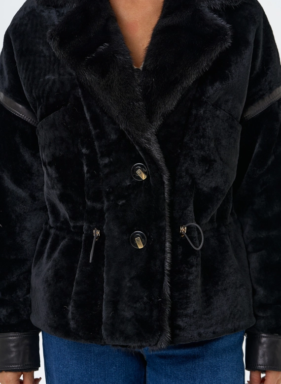 Женская короткая дубленка с английским воротником из меха норки
