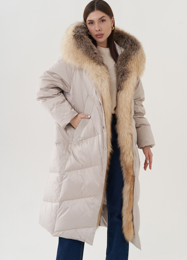 Пуховик с отделкой капюшона из меха лисы модель № 26074 универмаг малина