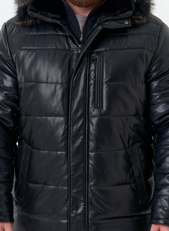 Пуховик из эко кожи с капюшоном из меха енота