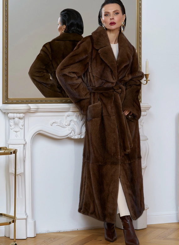 Длинная шуба из меха скандинавской норки фото