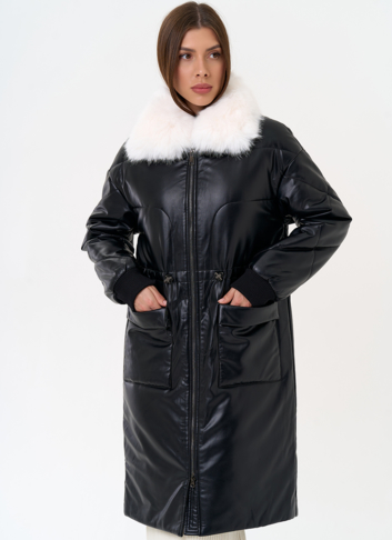 Женский пуховик из эко кожи с воротником из эко меха